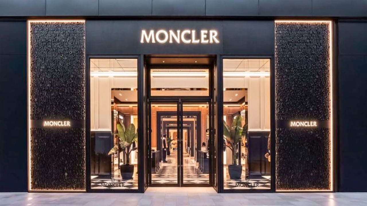 Moncler store