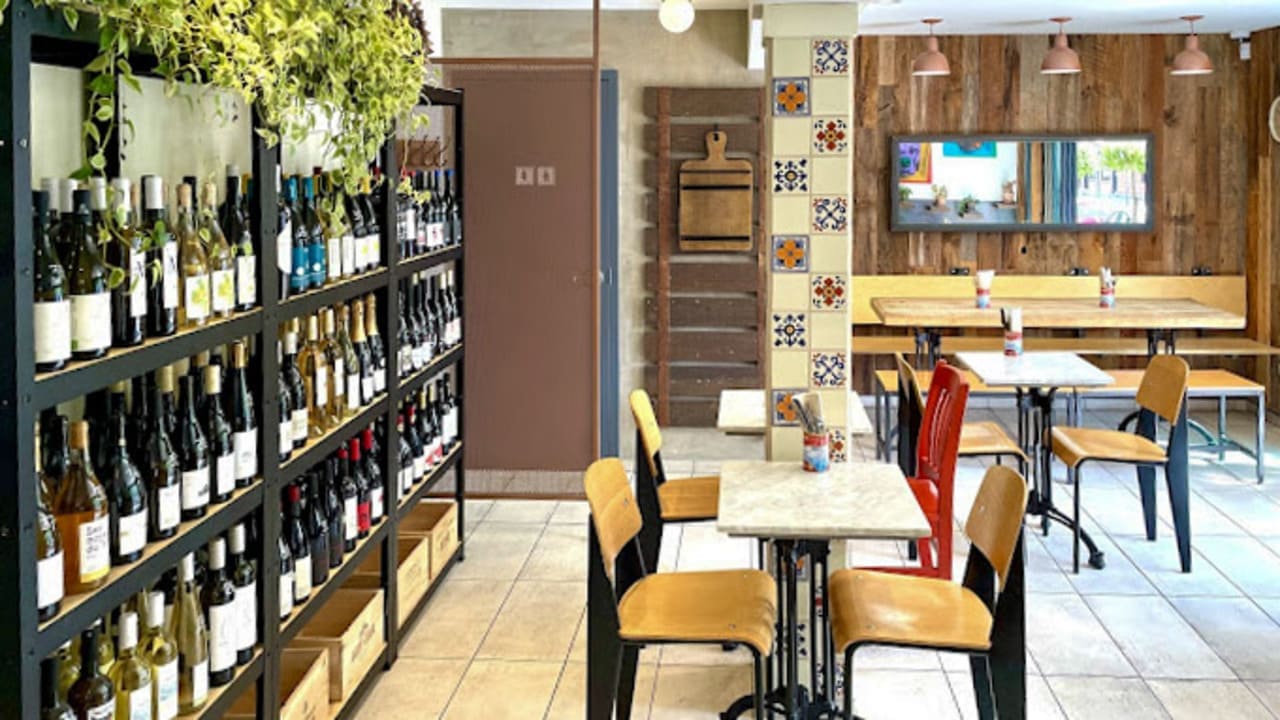 Ranella restaurant inside