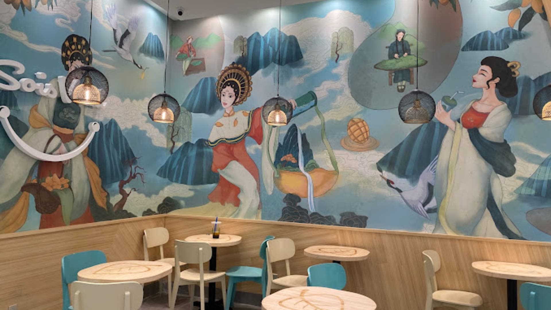 Real Fruit Restaurant inside